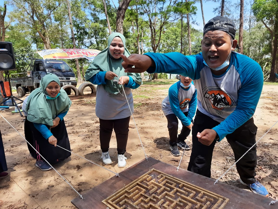 GELAR OUTBOUND, MTSN LANDAK PERKUAT SOLIDARITAS